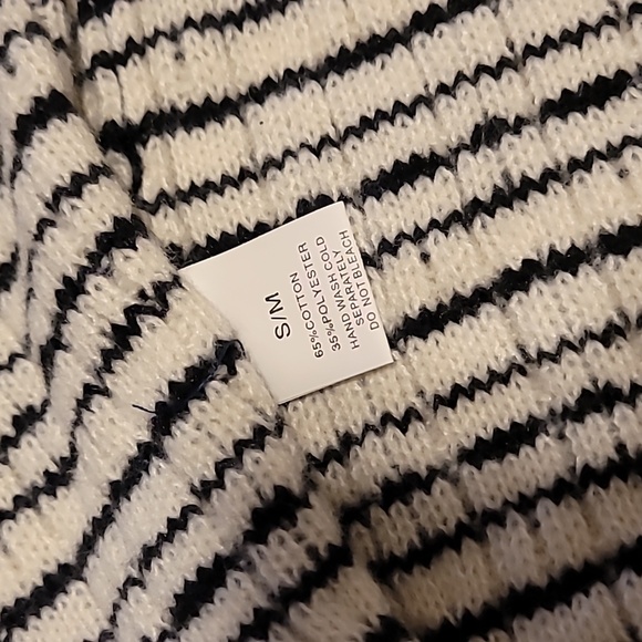 New super soft and warm sweater with gold buttons, size S/M - Picture 9 of 9